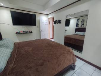 Se vende espaciosa casa con patio en San Pablo Heredia 26-482