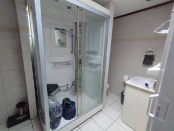 Se vende espaciosa casa con patio en San Pablo Heredia 26-482