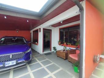 Se vende espaciosa casa con patio en San Pablo Heredia 26-482