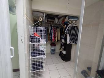 Se vende espaciosa casa con patio en San Pablo Heredia 26-482