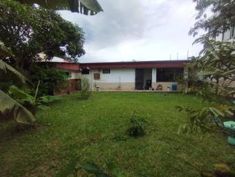 Se vende espaciosa casa con patio en San Pablo Heredia 26-482
