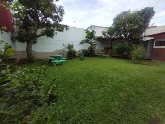 Se vende espaciosa casa con patio en San Pablo Heredia 26-482