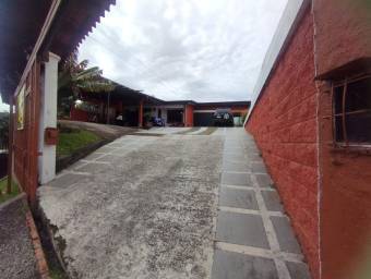 Se vende espaciosa casa con patio en San Pablo Heredia 26-482