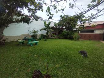 Se vende espaciosa casa con patio en San Pablo Heredia 26-482