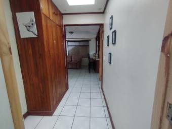 Se vende espaciosa casa con patio en San Pablo Heredia 26-482