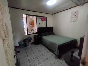 Se vende espaciosa casa con patio en San Pablo Heredia 26-482