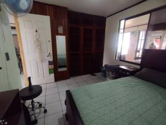 Se vende espaciosa casa con patio en San Pablo Heredia 26-482