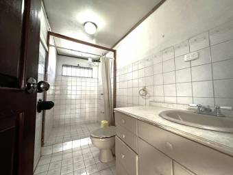 Se vende espaciosa propiedad comercial en Santo Domingo Heredia 25-1628