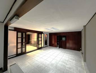 Se vende espaciosa propiedad comercial en Santo Domingo Heredia 25-1628