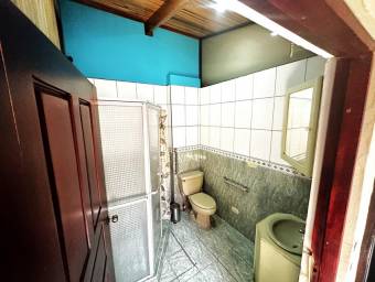 Se vende espaciosa propiedad comercial en Santo Domingo Heredia 25-1628