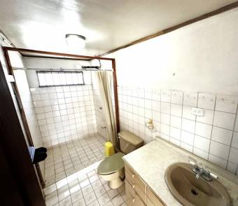 Se vende espaciosa propiedad comercial en Santo Domingo Heredia 25-1628