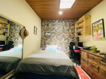 Se vende casa con local comercial en san Francisco Heredia 23-3137