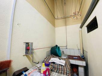 Se vende casa con local comercial en san Francisco Heredia 23-3137