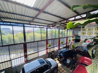 Se vende casa con local comercial en san Francisco Heredia 23-3137