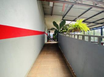 Se vende casa con local comercial en san Francisco Heredia 23-3137