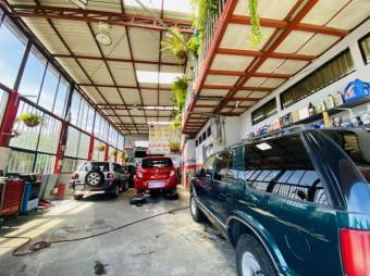 Se vende casa con local comercial en san Francisco Heredia 23-3137