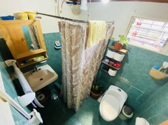 Se vende casa con local comercial en san Francisco Heredia 23-3137