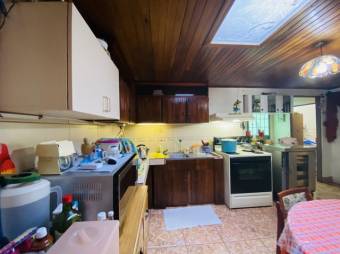 Se vende casa con local comercial en san Francisco Heredia 23-3137