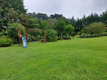 Se vende finca de 2,456m2 en Concepción de Heredia 26-434