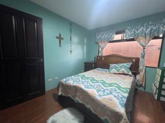 Se vende propiedad con uso mixto en Heredia Centro 26-59