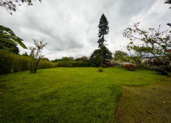 Se vende lote de 3,200m2 en San Isidro de Heredia 25-608