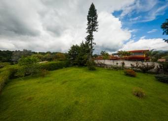 Se vende lote de 3,200m2 en San Isidro de Heredia 25-608