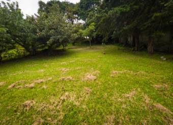 Se vende lote de 3,200m2 en San Isidro de Heredia 25-608