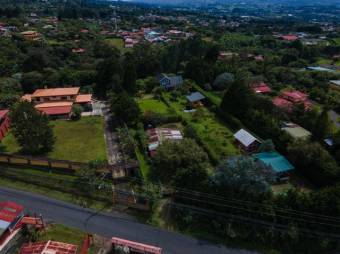 Se vende lote de 3,200m2 en San Isidro de Heredia 25-608