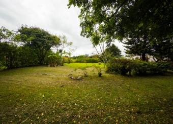 Se vende lote de 3,200m2 en San Isidro de Heredia 25-608