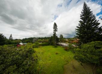 Se vende lote de 3,200m2 en San Isidro de Heredia 25-608