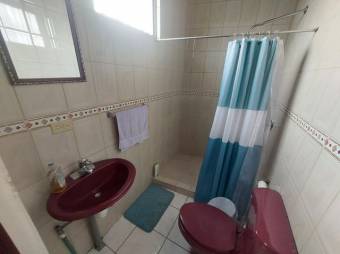 Se vende espaciosa casa con patio en San Rafael de Heredia 25-1440