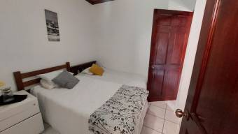 Se vende espaciosa casa con patio en San Rafael de Heredia 25-1440