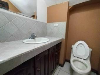 Se vende moderna casa en Santa Lucia de Barva 25-163