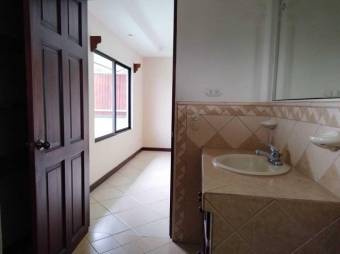 Se vende moderna casa en Santa Lucia de Barva 25-163