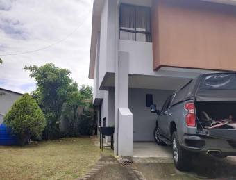 Se vende moderna casa en Santa Lucia de Barva 25-163