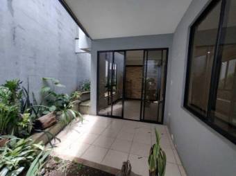 Se vende moderna casa en Santa Lucia de Barva 25-163