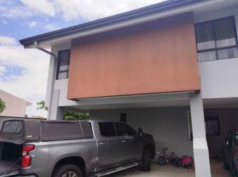 Se vende moderna casa en Santa Lucia de Barva 25-163