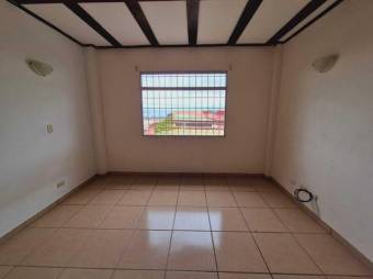 Se vende espaciosa casa con patio en Concepción de Heredia 25-1140