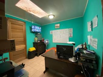 Se vende espaciosa casa con uso mixto en San Josecito Heredia 25-1706