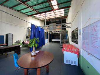 Se vende espaciosa casa con uso mixto en San Josecito Heredia 25-1706