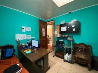 Se vende espaciosa casa con uso mixto en San Josecito Heredia 25-1706