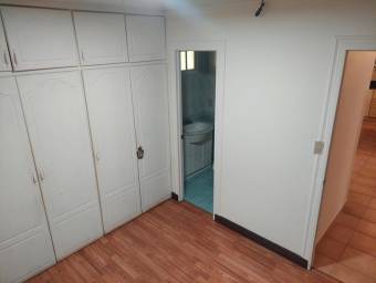 Se vende espaciosa casa con amplio lote en Santa Barbara de Heredia 26-544