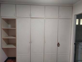 Se vende espaciosa casa con amplio lote en Santa Barbara de Heredia 26-544