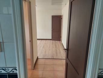 Se vende espaciosa casa con amplio lote en Santa Barbara de Heredia 26-544