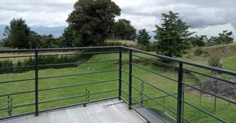 Se vende moderna casa con lote de 1,500m2 en San Rafael Heredia 25-748