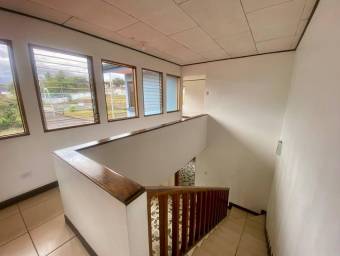 Se vende espaciosa casa con uso mixto en Santo Tomas Heredia 25-1056