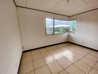 Se vende espaciosa casa con uso mixto en Santo Tomas Heredia 25-1056