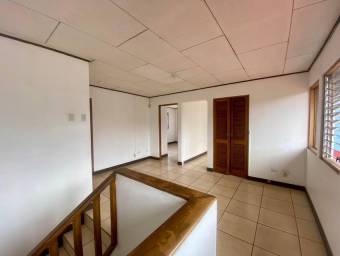 Se vende espaciosa casa con uso mixto en Santo Tomas Heredia 25-1056
