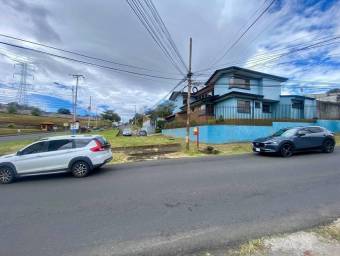 Se vende espaciosa casa con uso mixto en Santo Tomas Heredia 25-1056