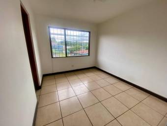 Se vende espaciosa casa con uso mixto en Santo Tomas Heredia 25-1056